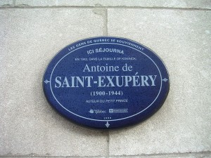 Plaque fixée à la façade du 25, rue Sainte-Geneviève, dans le Vieux-Québec, autrefois la résidence de la famille De Koninck. Plaque fixée à la façade du 25, rue Sainte-Geneviève, dans le Vieux-Québec, autrefois la résidence de la famille De Koninck.