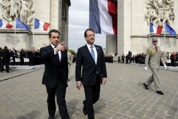 Le président Nicolas Sarkozy a convié François Hollande à ses côtés pour commémorer le 67e anniversaire du 8 mai 1945.