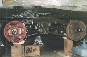 La suspension à double série de lames inversées est caractéristique des GMC M135 et M211. 