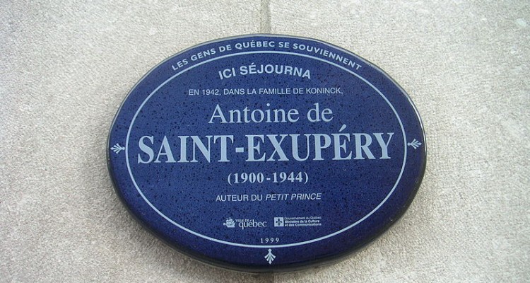 Plaque fixée à la façade du 25, rue Sainte-Geneviève, dans le Vieux-Québec, autrefois la résidence de la famille De Koninck.