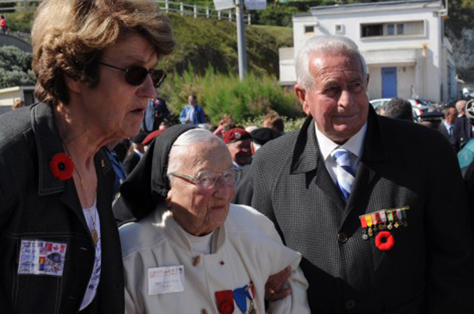 Soeur Agnès Valois, lors des cérémonies du 19 août à Dieppe, en 2010. Source : Les Informations dieppoises